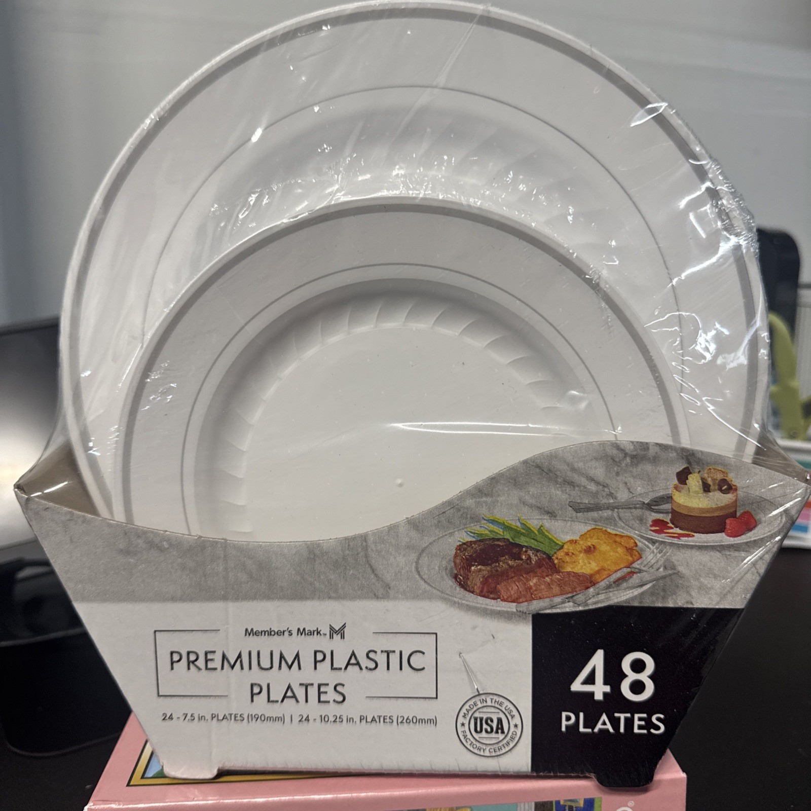 Member's Mark Premium Heavyweight Plastic Combo Plates, White 48 Count gallery