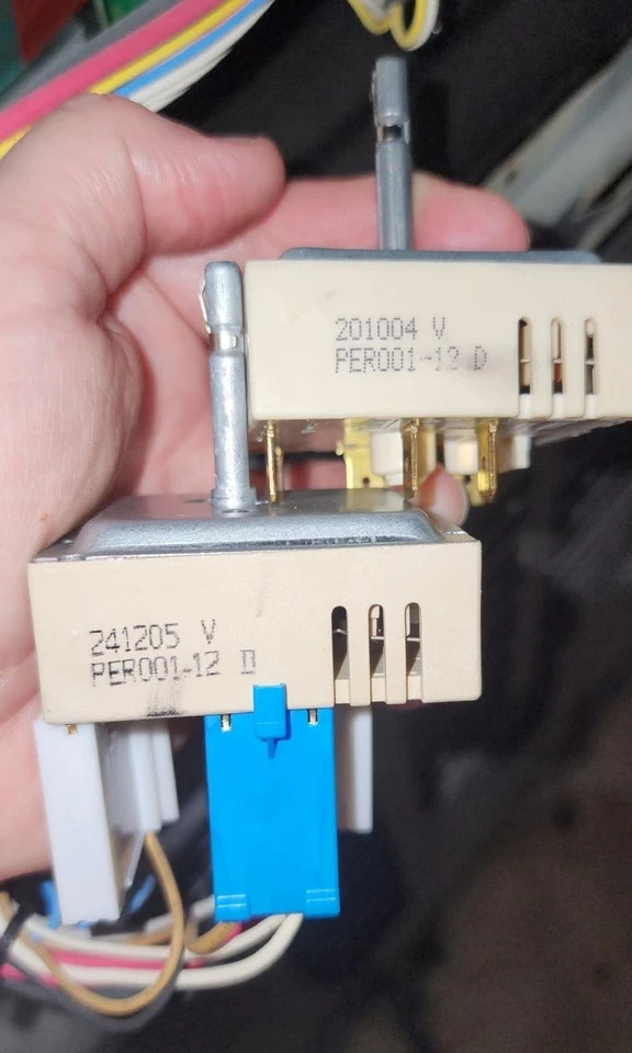 DG44-01006B Range Dual Surface Element Control Switch....... gallery