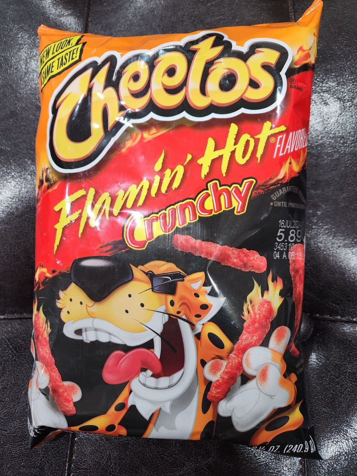 NEW LOOK, SAME TASTE CHEETOS FLAMIN'HOT FLAVORED CRUNCHY 03/2025 NET 8.5 OZ USA gallery