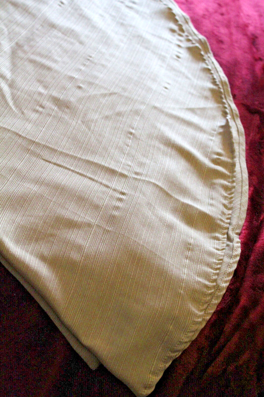 TAN 70" TABLECLOTH POLYESTER COTTON BLEND WASH & DRY VERY WELL. gallery