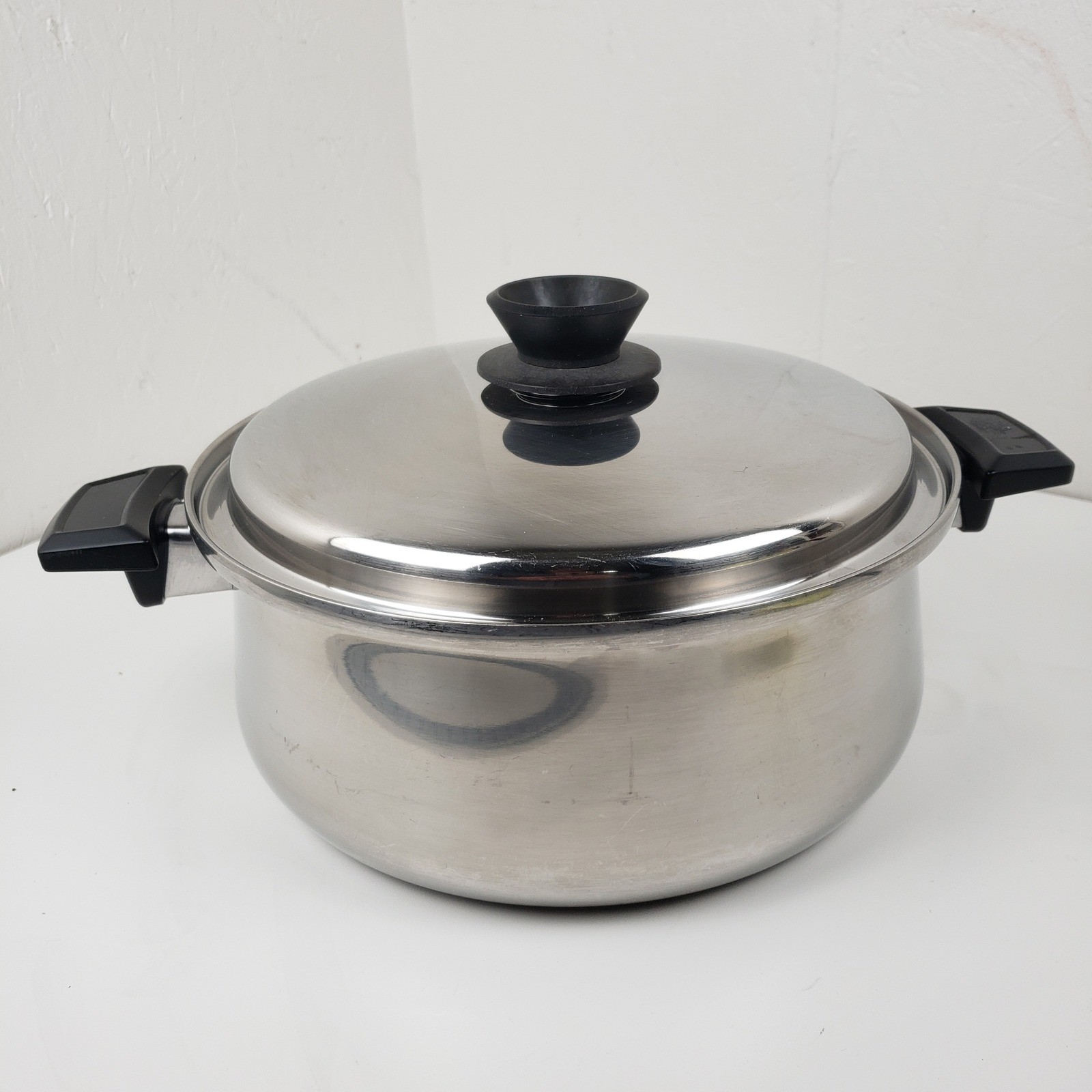 Royal Queen MC2000 5-Ply T304 Stainless Steel 6 Qt Stock Pot with Venting Lid gallery