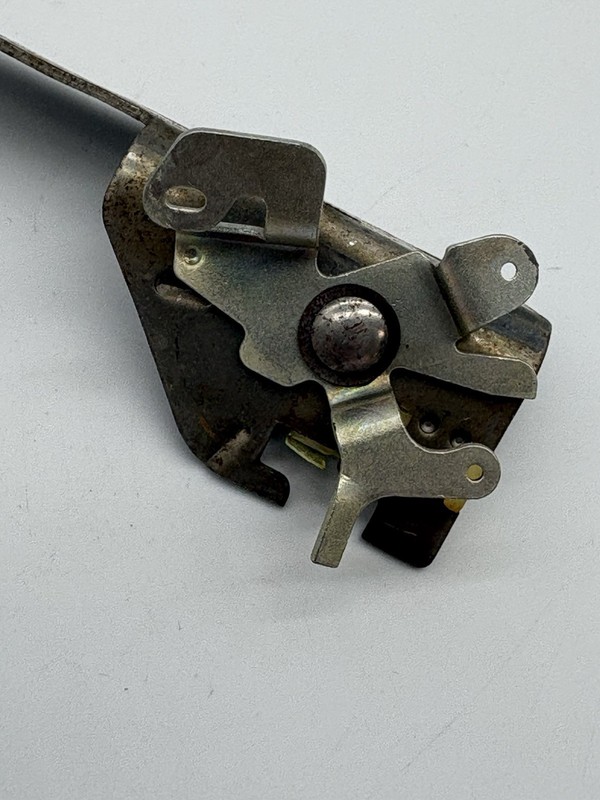 NOS Briggs & Stratton OEM 298823 Control Bracket gallery