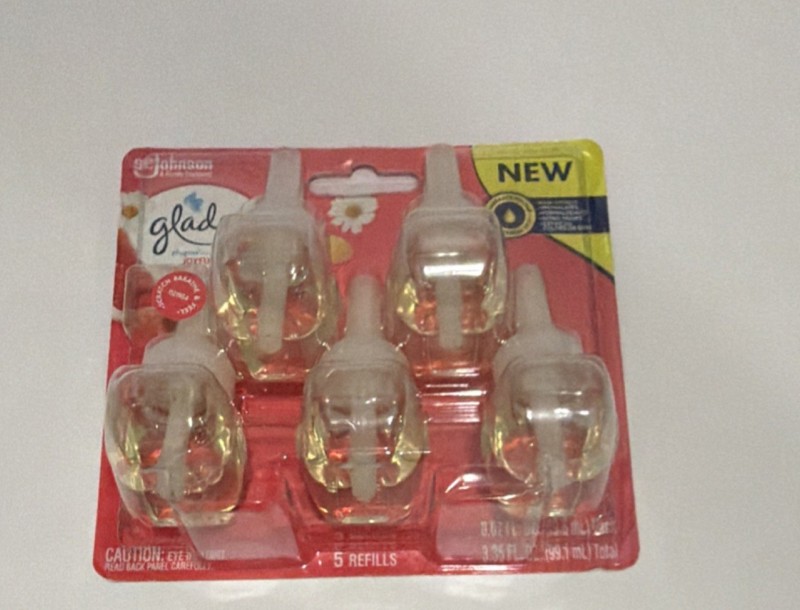 Glade PlugIns Odor Eliminator Oil Refills Joyful Citrus & Daisies 5 Pack gallery
