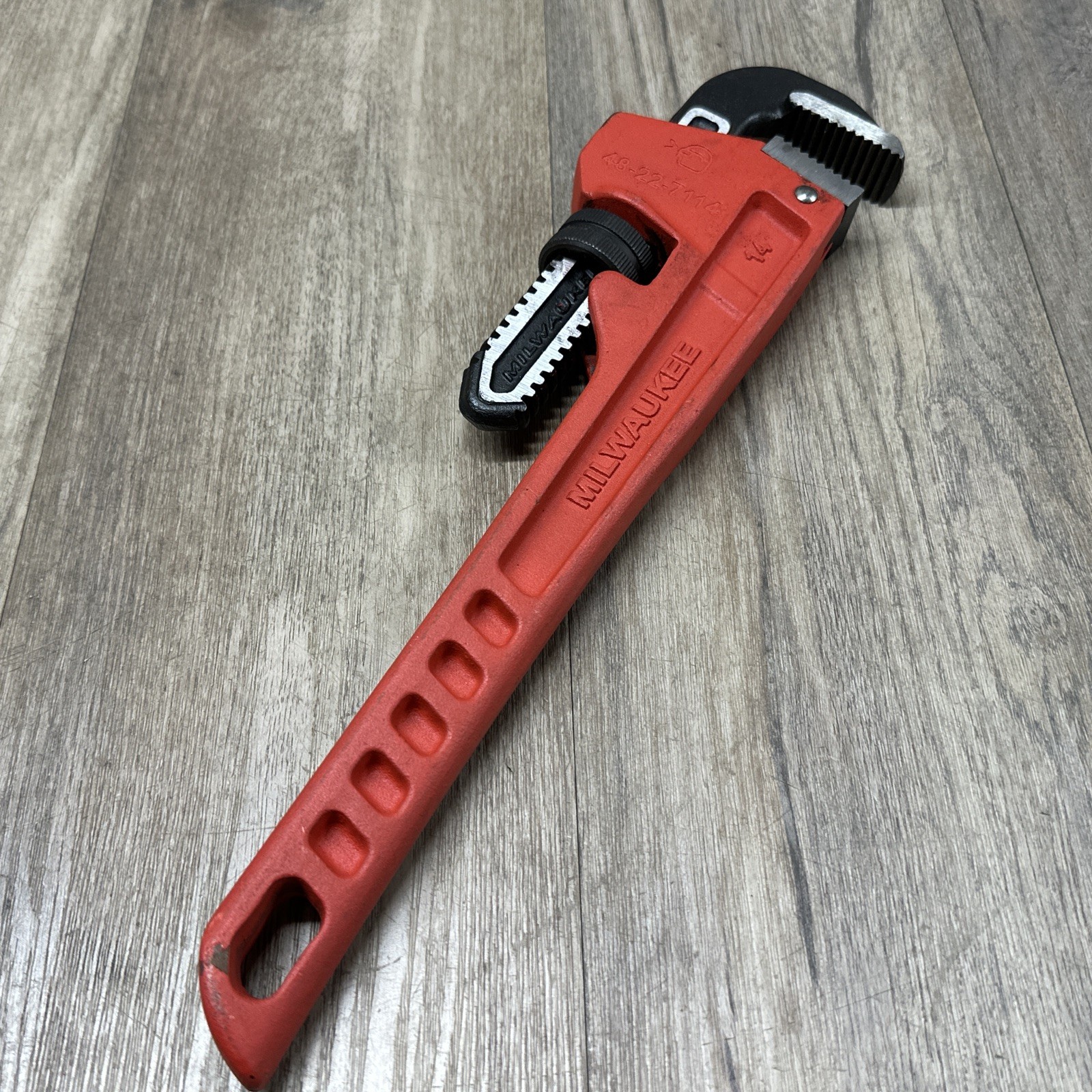 Milwaukee 48-22-7114 14-Inch Durable Steel Ergonomic Overbite Pipe Wrench gallery