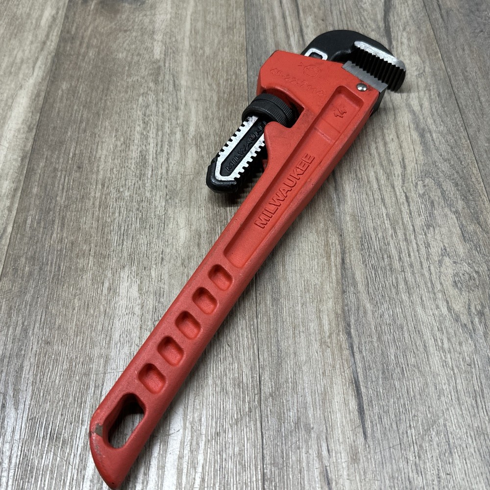 Milwaukee 48-22-7114 14-Inch Durable Steel Ergonomic Overbite Pipe Wrench