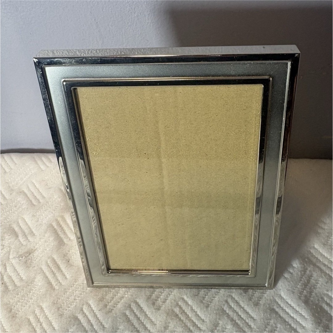 Silver Metal Photo Frame 5x7 Rectangle Polished Chrome Freestanding Rear-Loading gallery