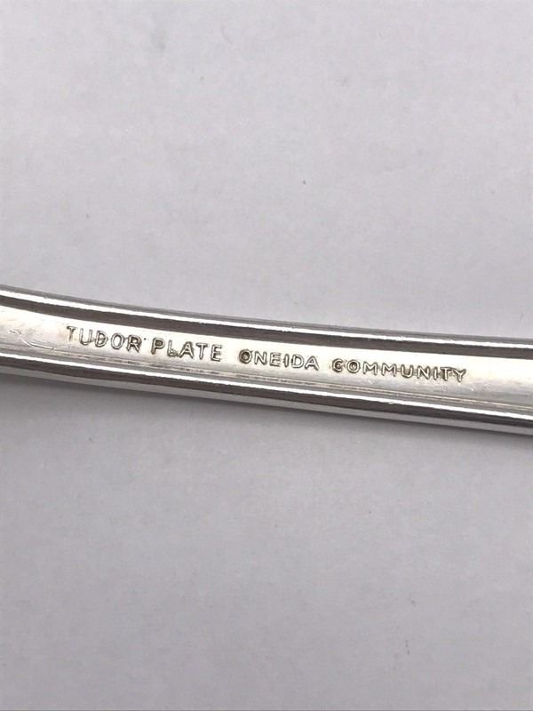 Oneida Community Queen Bess II Tudor Silver Plate 1946 CHOICE Flatware #17-1299 gallery