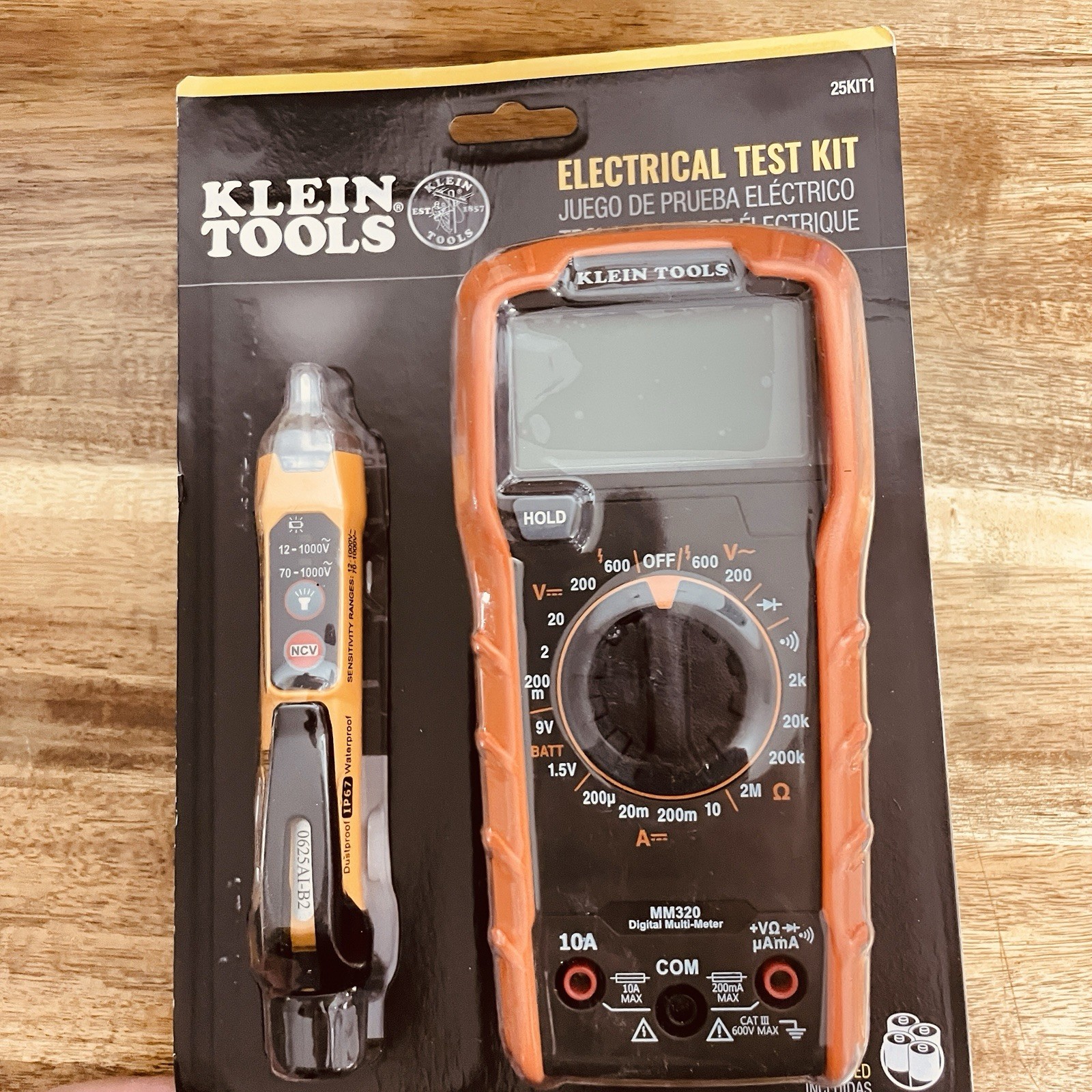 Klein Tools Digital Multimeter and Non-Contact Voltage Tester Set MM320 - 25KIT1 gallery