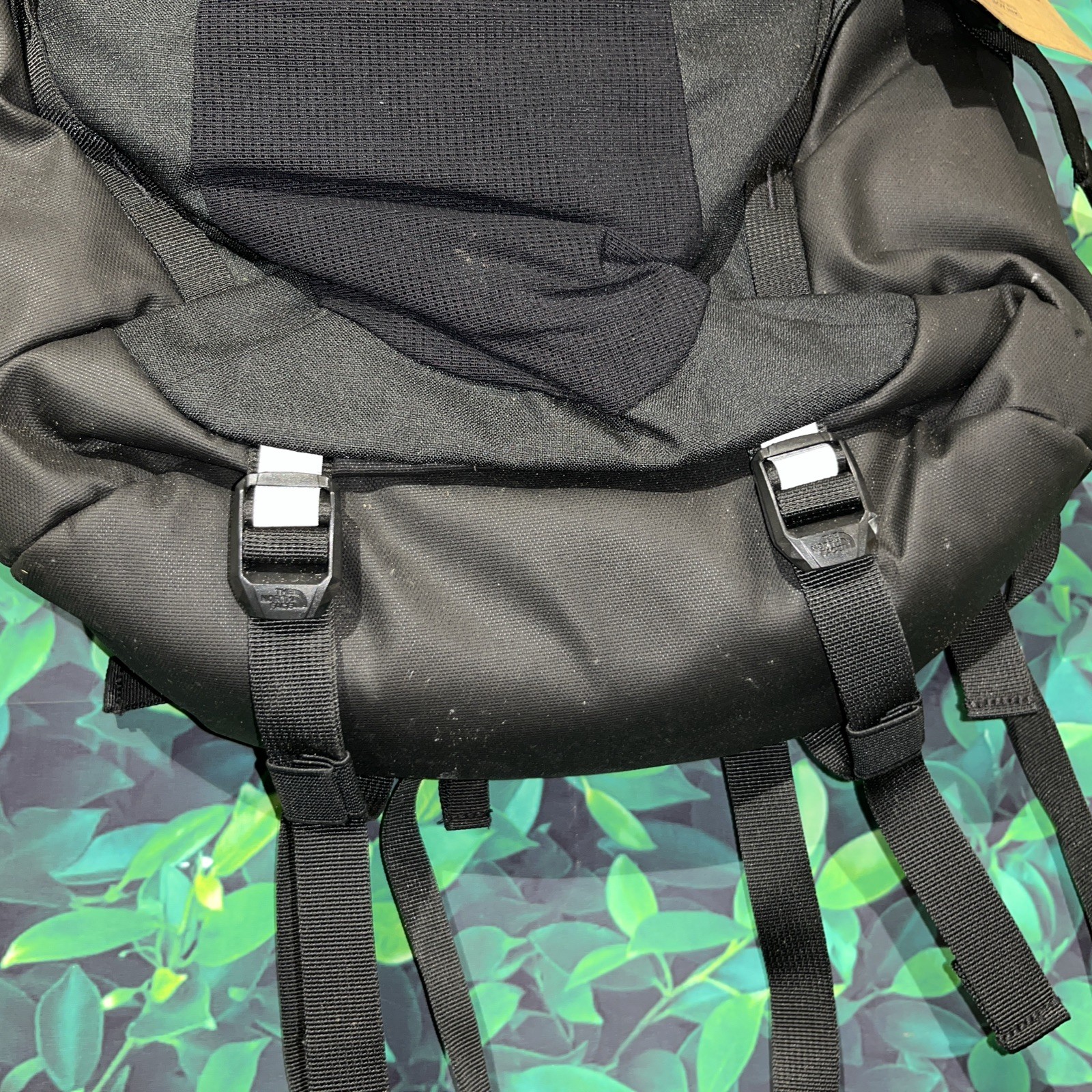 The North Face Women’s Recon Backpack Black With Defects  4