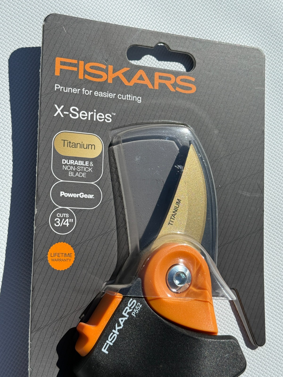 New! Genuine Fiskars X-Series TITANIUM Powergear Pruner Cuts 3/4" Branch gallery
