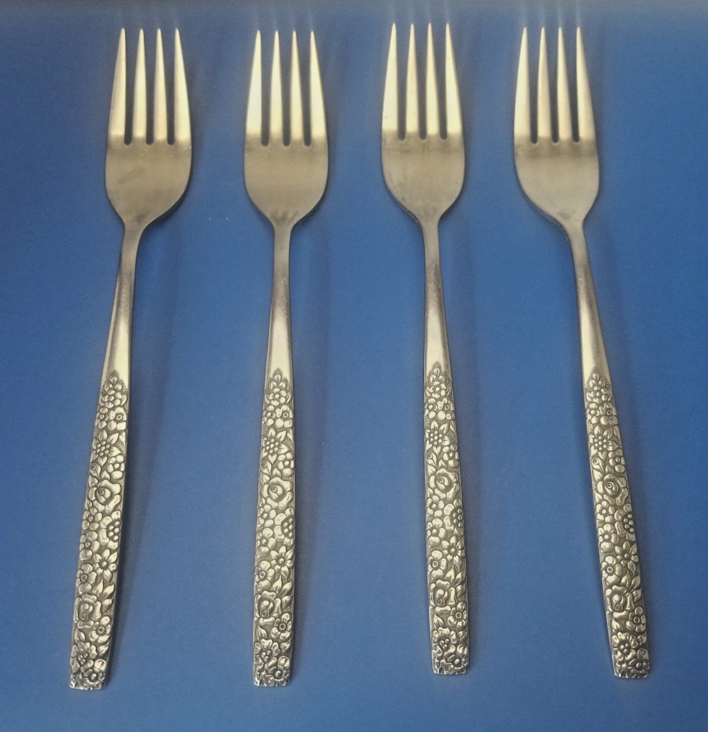 Oneida Stainless Montage set 4 Dinner Forks embossed glossy black accents gallery