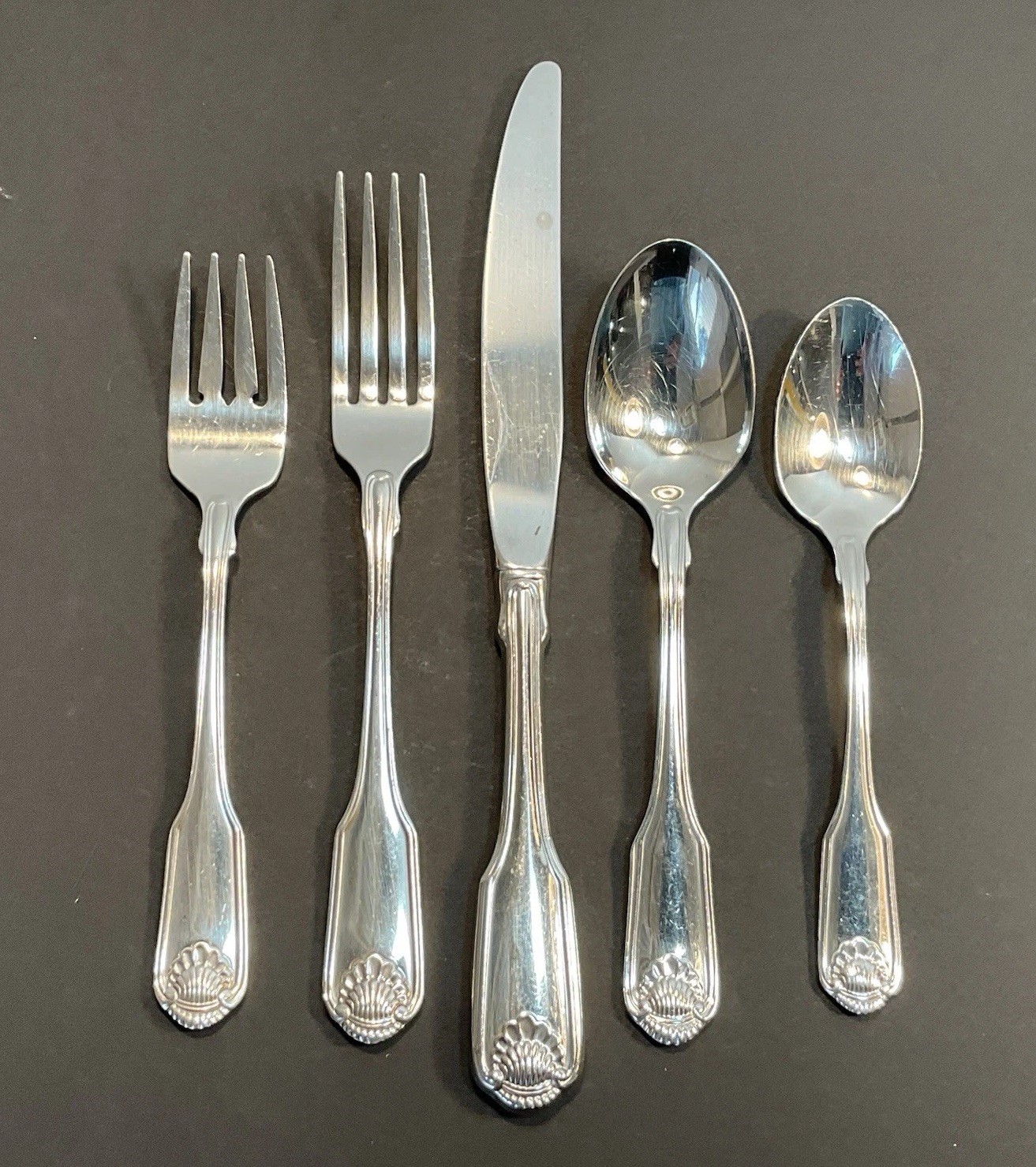 Oneida CLASSIC SHELL Stainless Flatware Silverware 5pc PLACE SETTING 18/10 gallery