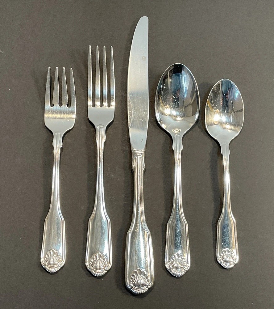 Oneida CLASSIC SHELL Stainless Flatware Silverware 5pc PLACE SETTING 18/10