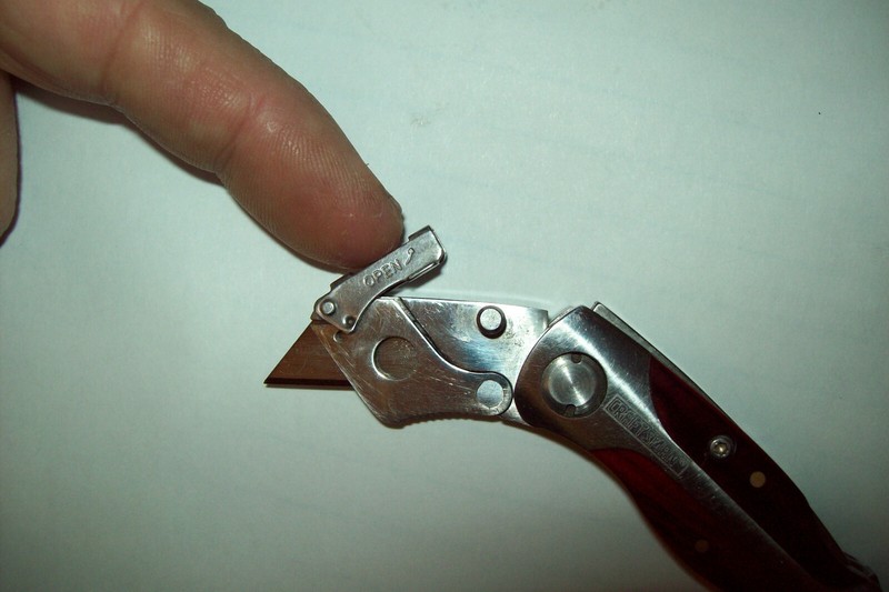 Mini Utility Blades -10 Pack - Box Knife Blade Replacement - 10 pcs Lot 1-1/8" gallery