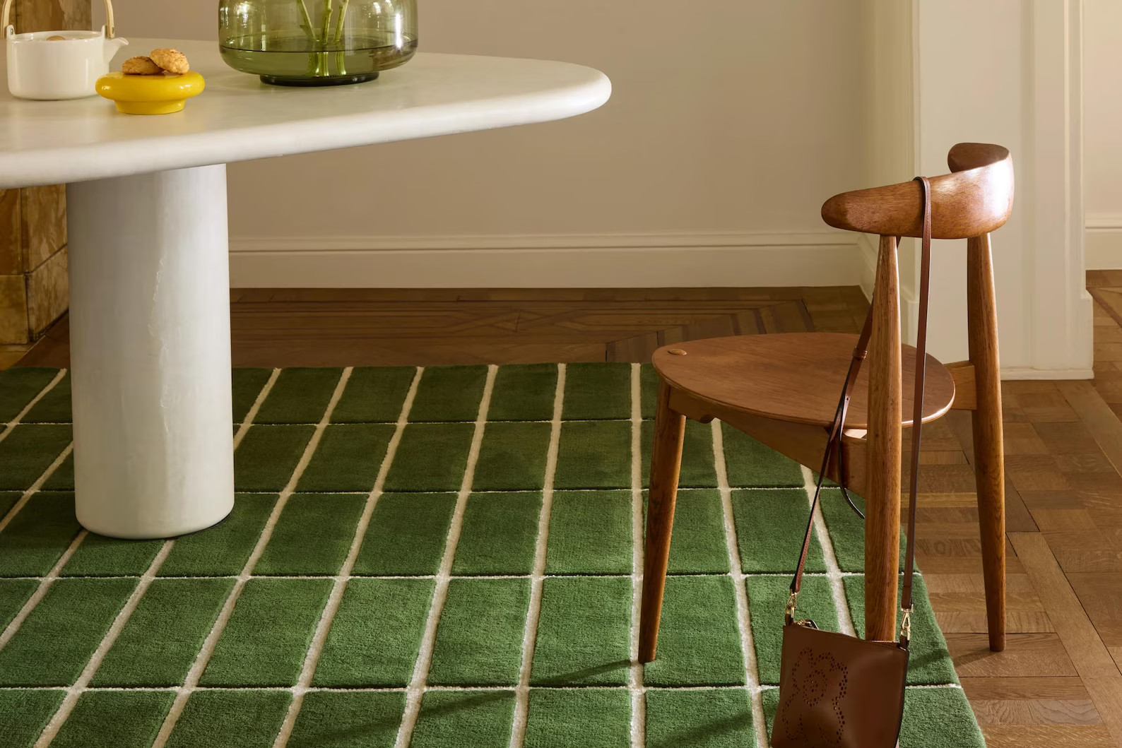 Tufted Abstract Curve Wool Rug, Modern Sculptural Area Rug with Irregular Shape, gallery