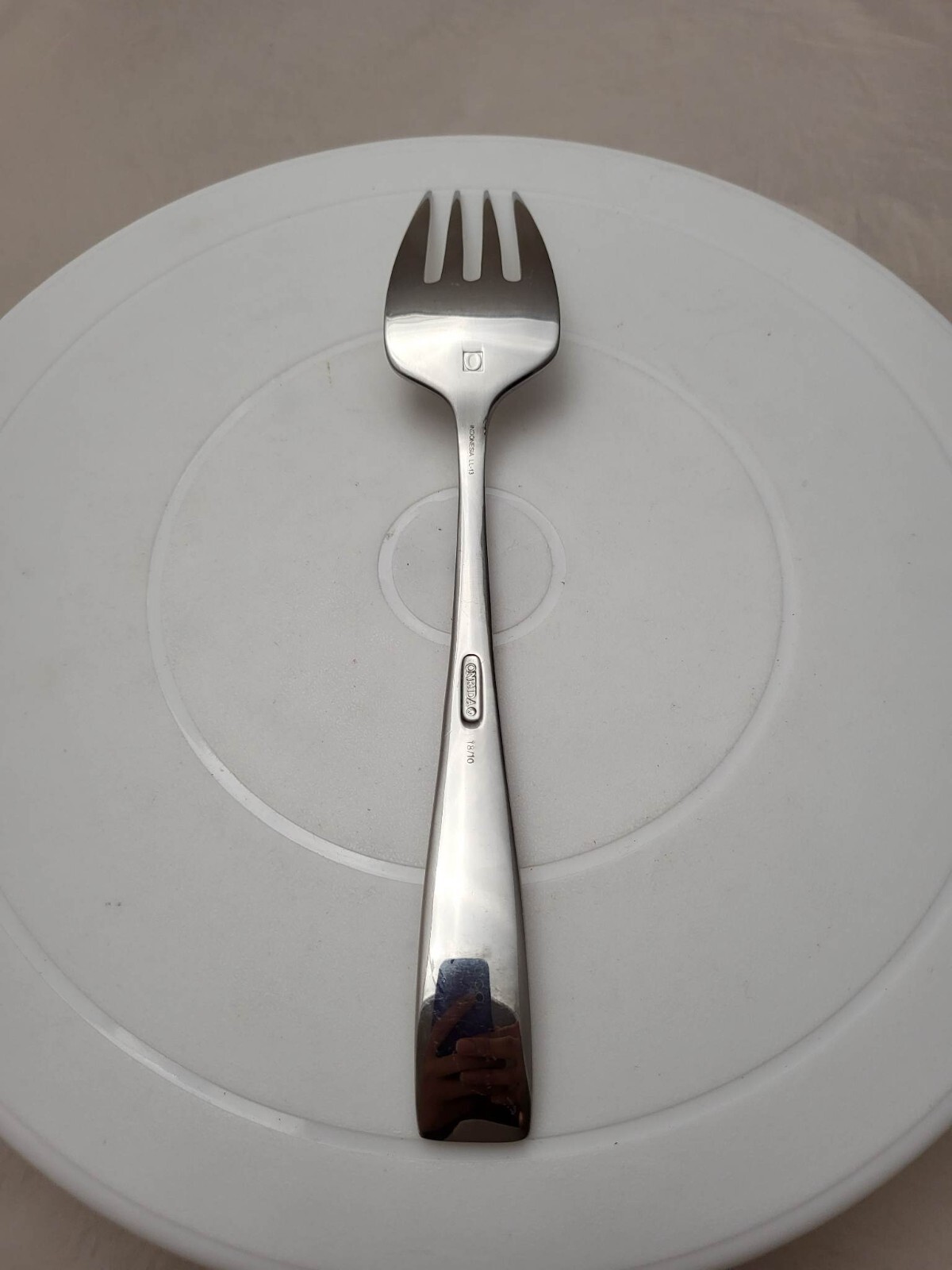 Oneida 18/10 indonesia LL-13 cold meat serving fork - 9in" flatware gallery
