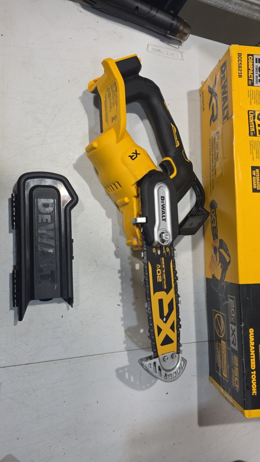 [Open-Box] (DCCS623B) Dewalt Max 8" 20V Pruning Electric Cordless Chainsaw gallery