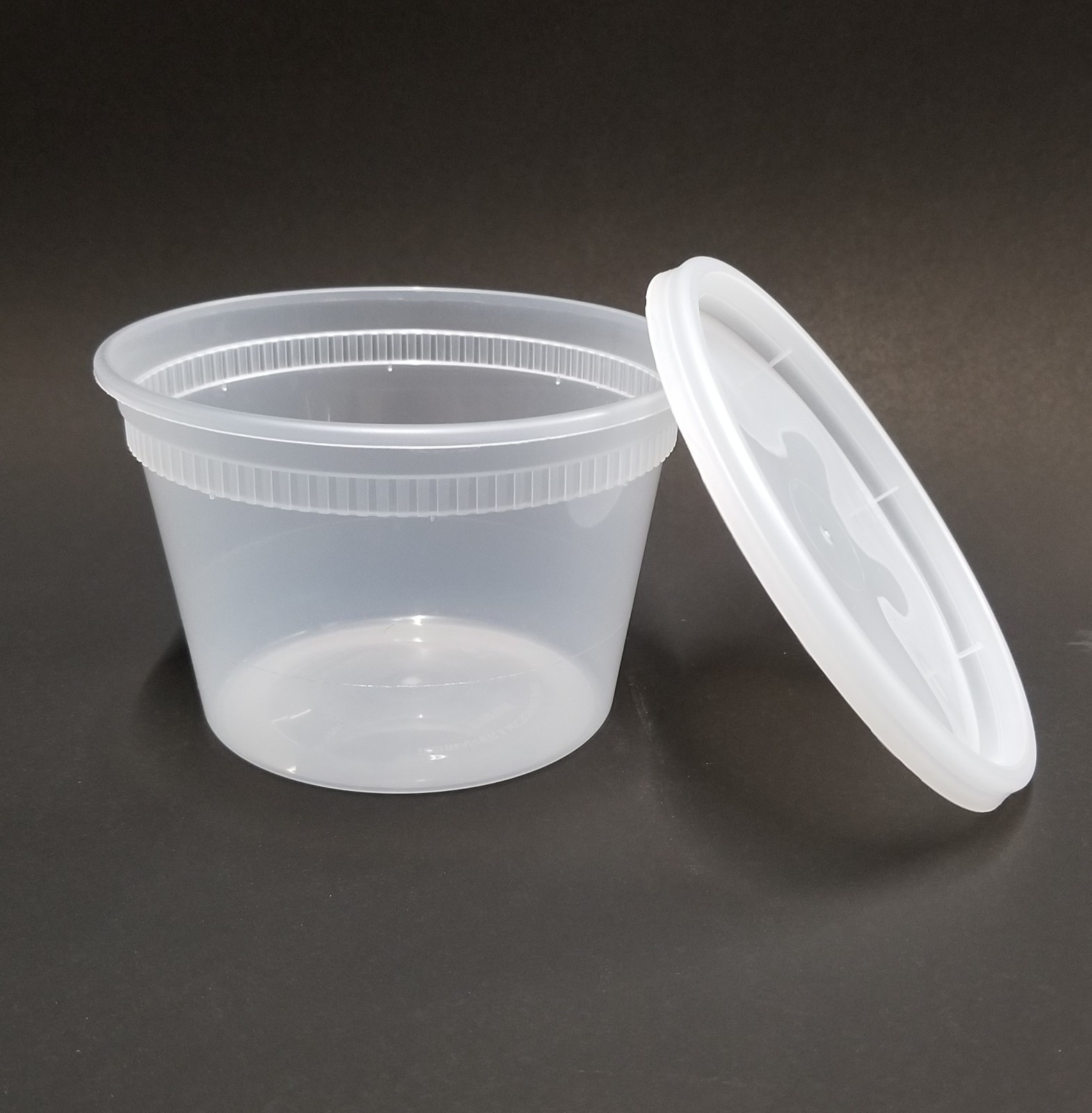 16 oz. (One Pint) Round Plastic Food Storage Deli Soup Containers Tubs with Lids gallery