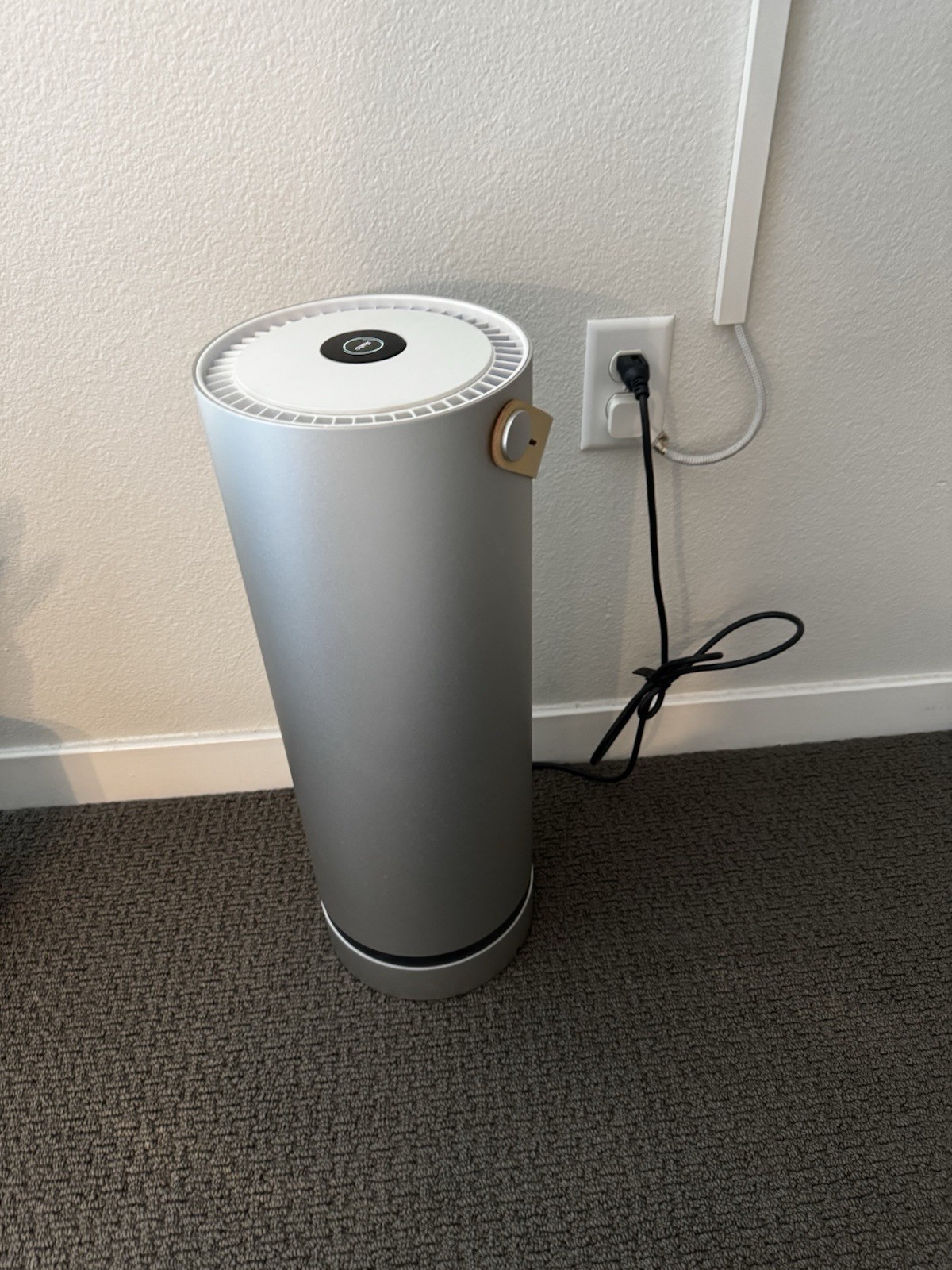 Molekule Air Pro Tower Air Purifier Wi-Fi HEPA+Carbon 600 sq ft Silver gallery