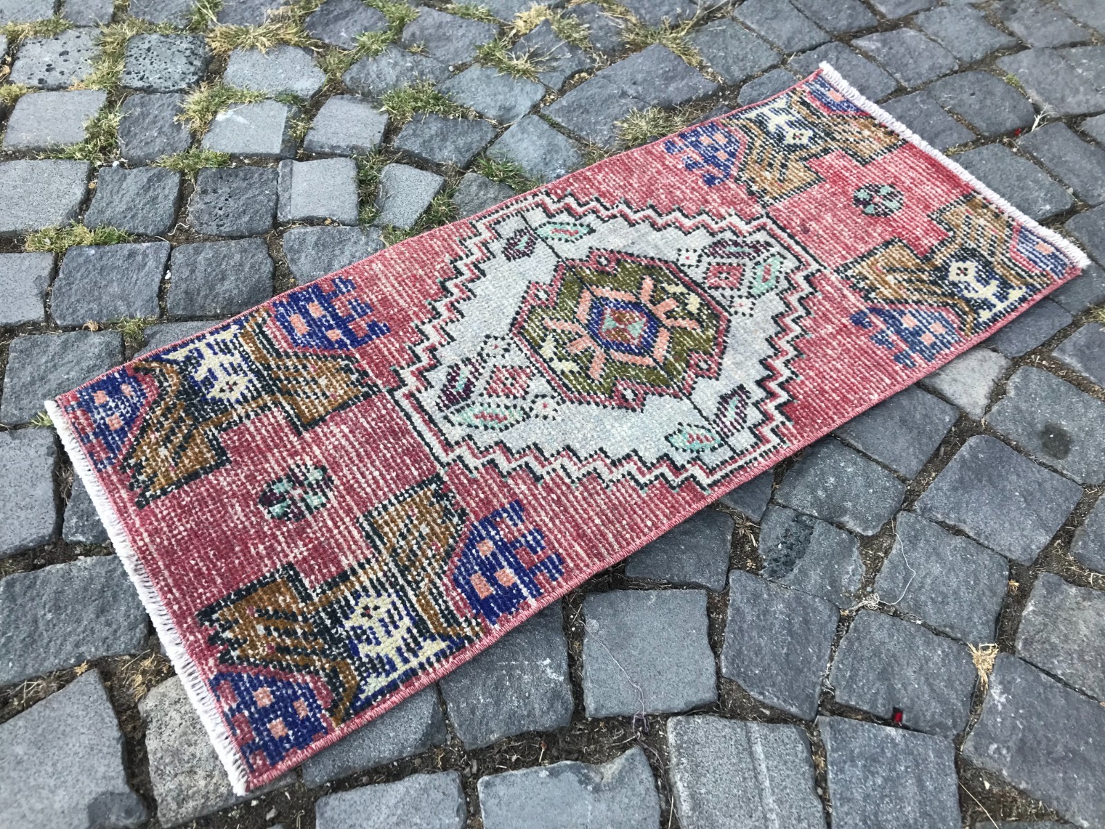 Turkish Vintage Small Rug Handmade Wool Bohemian Bath Mat Rug 1,2 x 3,0 ft gallery