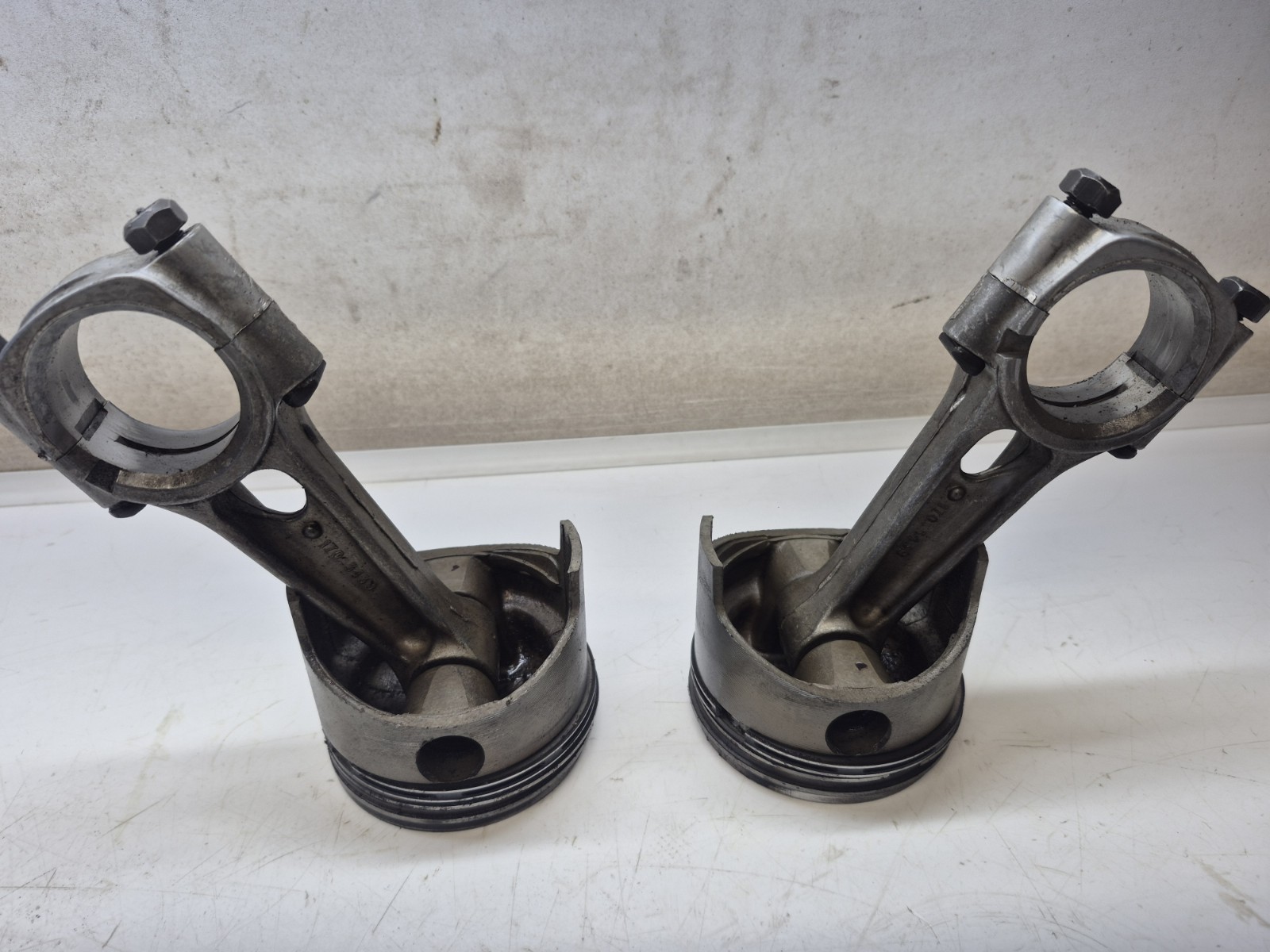 Onan BF/MS B43 B48 Connecting Rods & Pistons 170-3439 18hp 20 Hp Standard Bore gallery
