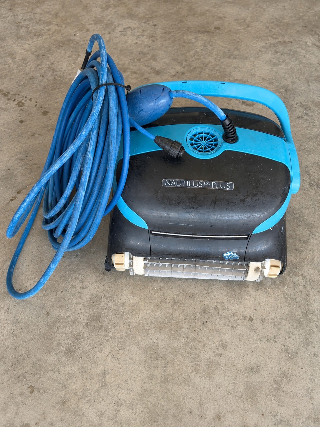 Dolphin Nautilus CC Plus Robotic Pool Cleaner w/ Tested Power Supply - For Parts gallery
