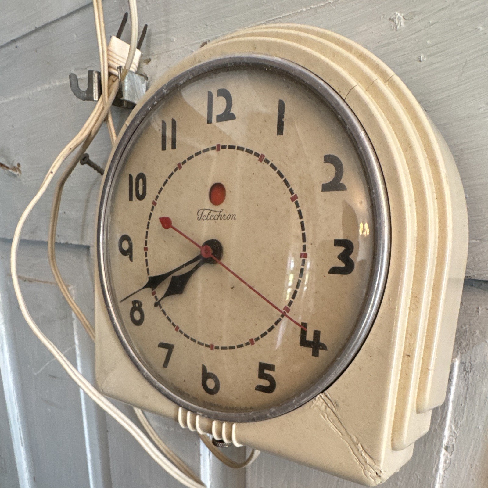 Telechron Beige Analog Plug-In Hanging Wall Clock Arabic Numerals Mid-Century gallery