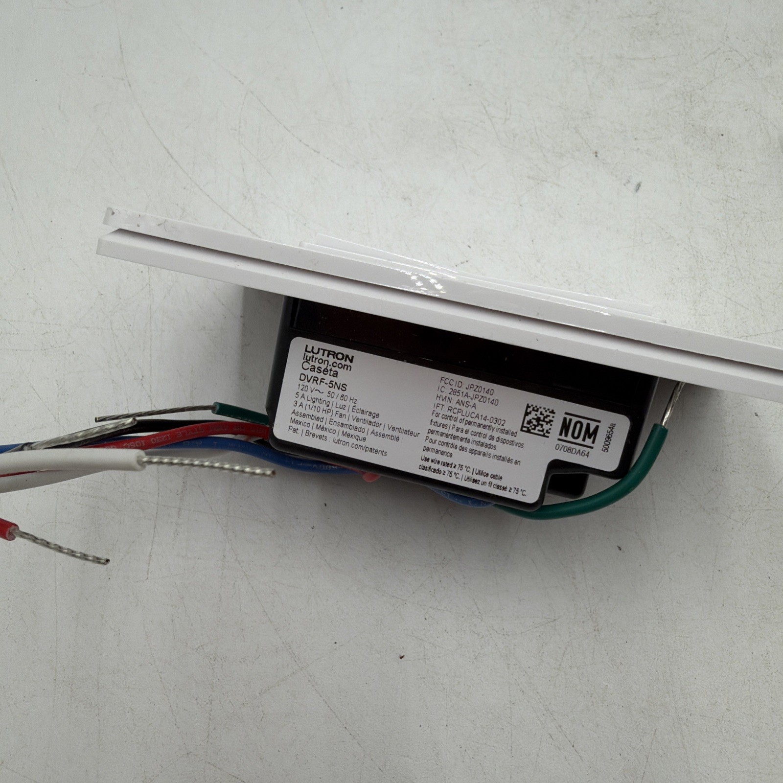 Lutron Diva Smart 150W LED Dimmer Switch White DVRF-PKG1D-WH-R Open Box gallery