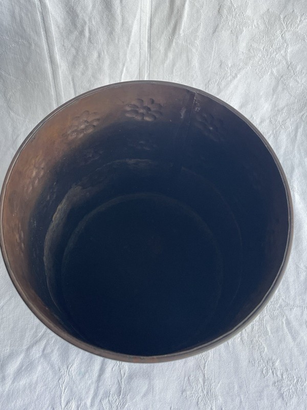 Vintage Hammered Embossed Copper Bronze Metal Waste Basket Planter Round 10” gallery