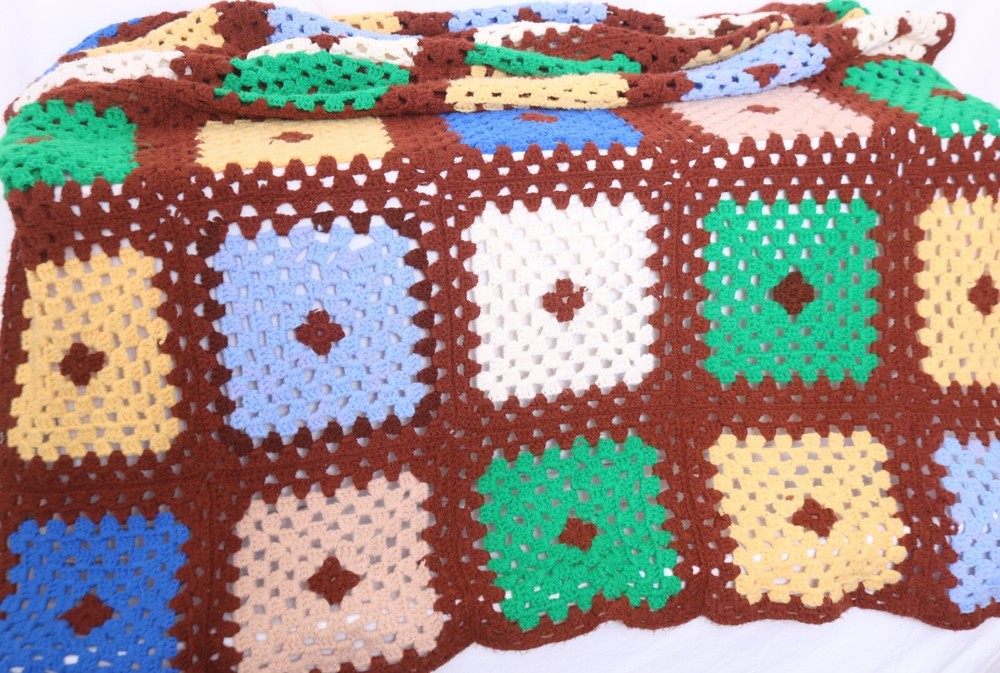 Vintage Crochet Granny Square Pattern Brown Knit quilt Afghan Throw Soft Blanket