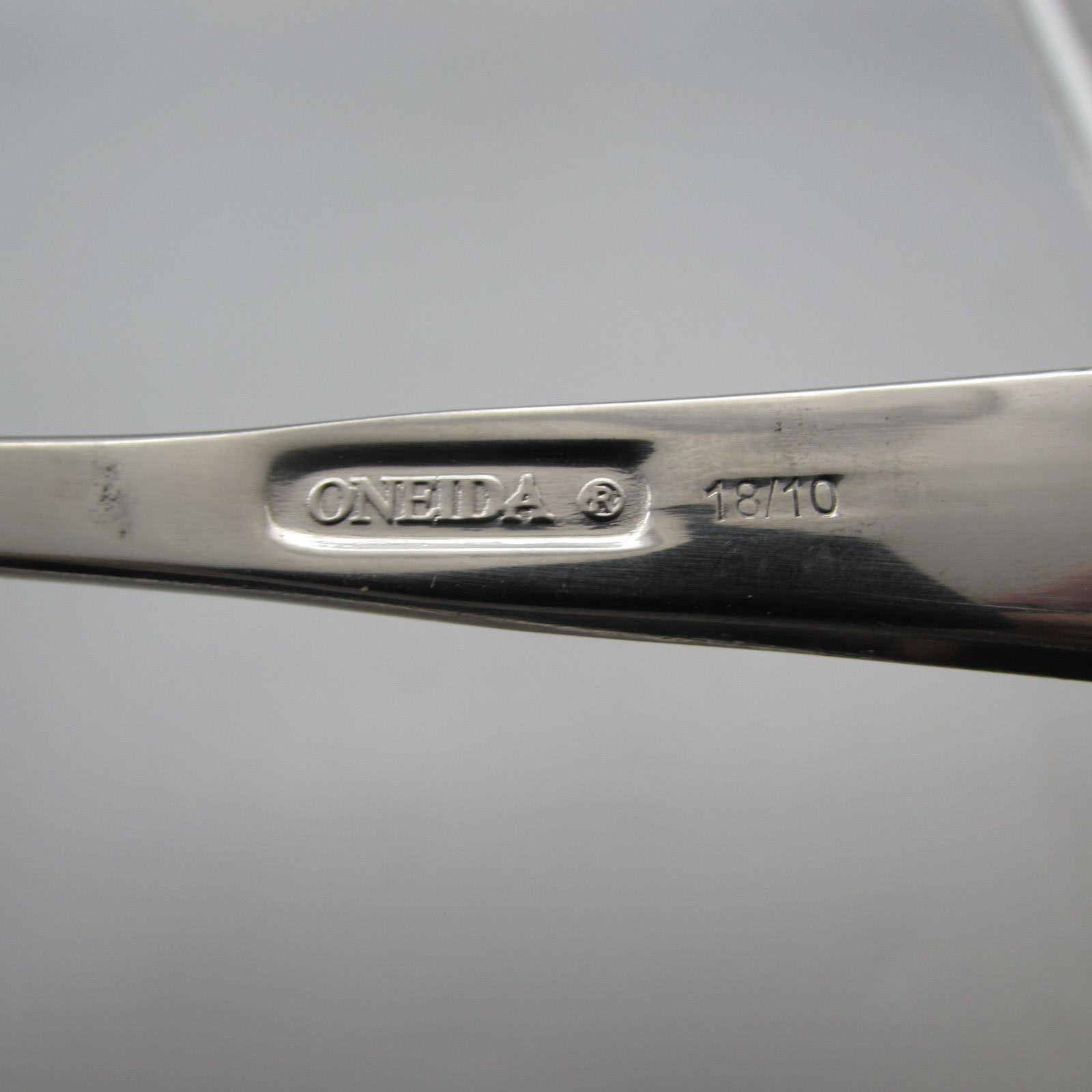 Oneida Stainless MODA (GLOSSY) Oval Soup / Place Spoons - Set of Twelve * (VIET) gallery