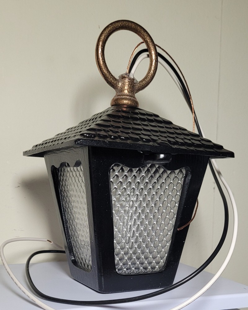 Replacement LARGE jockey lantern.Sturdy american made aluminum wired lantern.