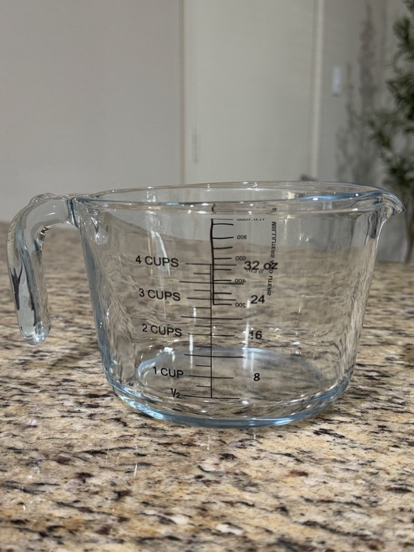 Kitchen & Table Borosilicate Glass Measuring Cup (4 Cups) gallery