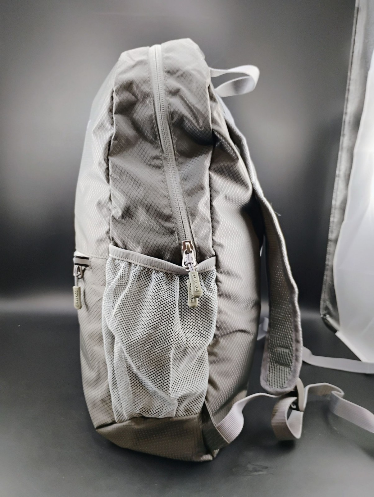 Zomake Lightweight Foldable Water-Resistant Backpack With Mesh Pockets 4