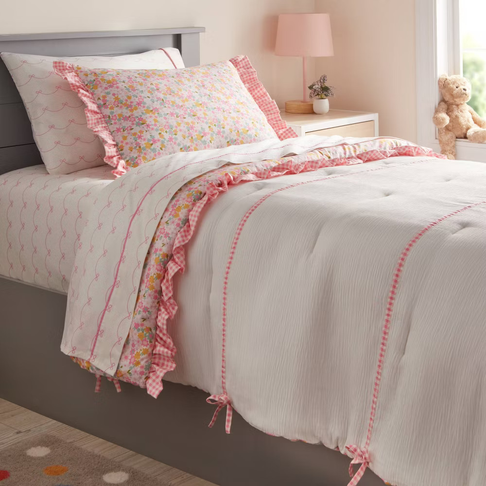 Twin Reversible Crinkle Bow Gingham Floral Kids' Comforter Set White gallery