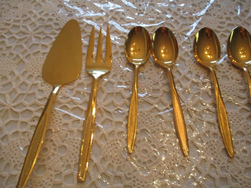 CUSTOM DESIGN STAINLESS JAPAN FLATWARE MIXED LOT SET GOLDPLATED-19 Pieces gallery