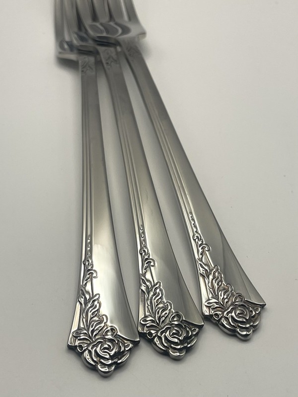 (3) Oneida Heirloom Cube DAMASK ROSE Stainless Dinner Fork Lot ~ 8 1/8” gallery