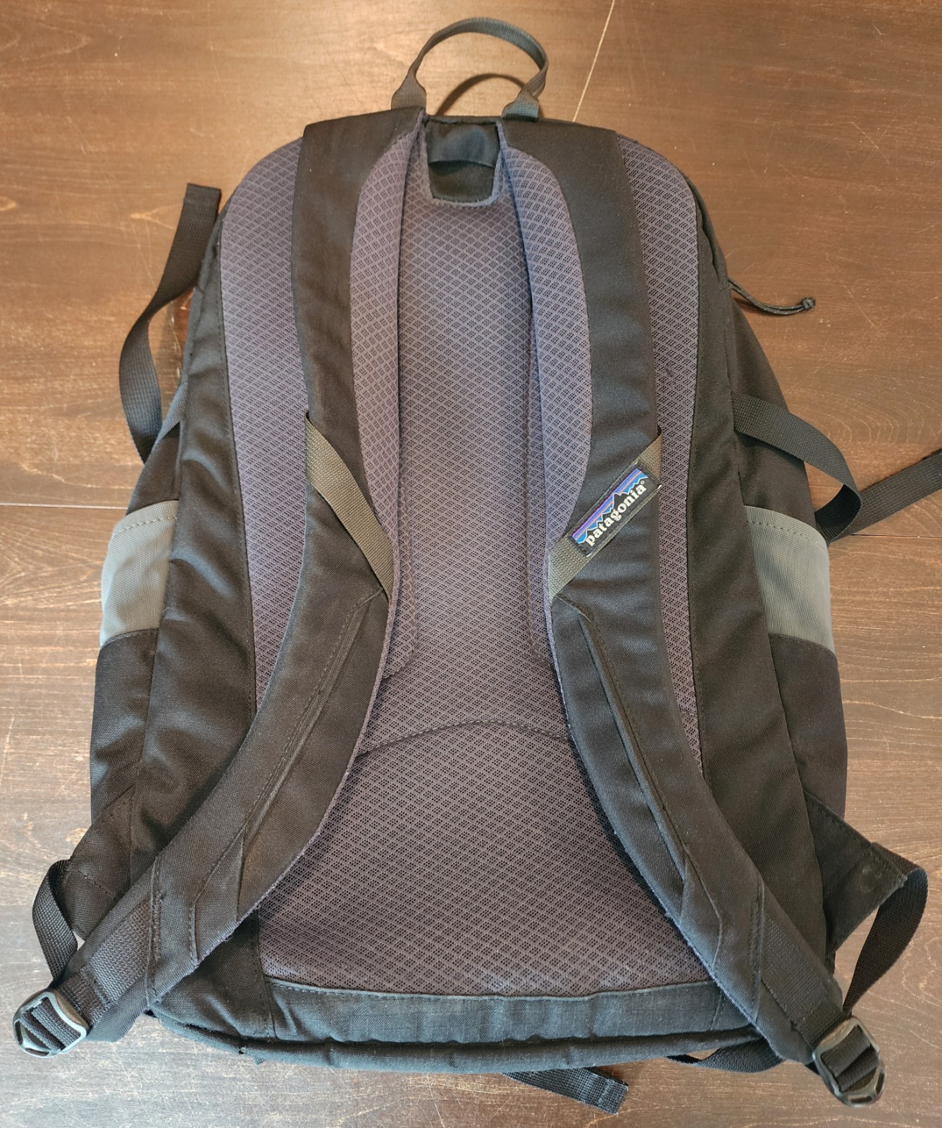 Patagonia Refugio 28L Backpack Black & Gray 2