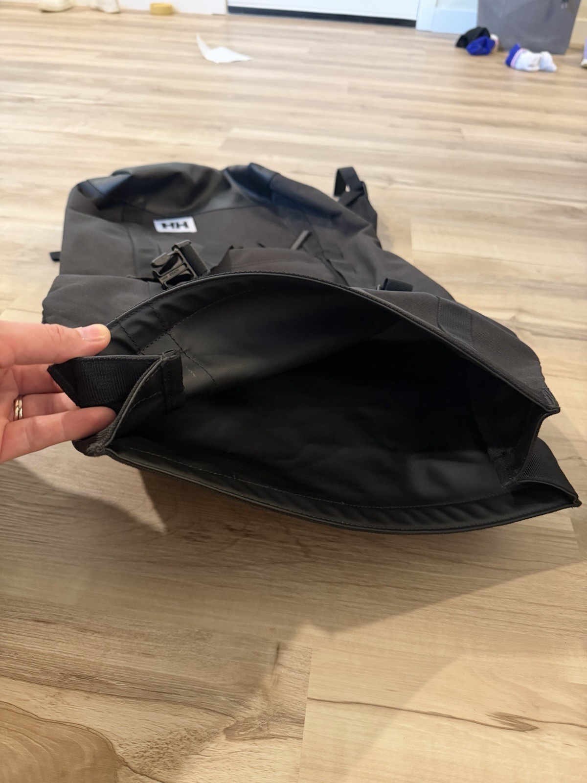 Helly Hansen Black Backpack Standard Size Unisex Used Excellent Condition 4