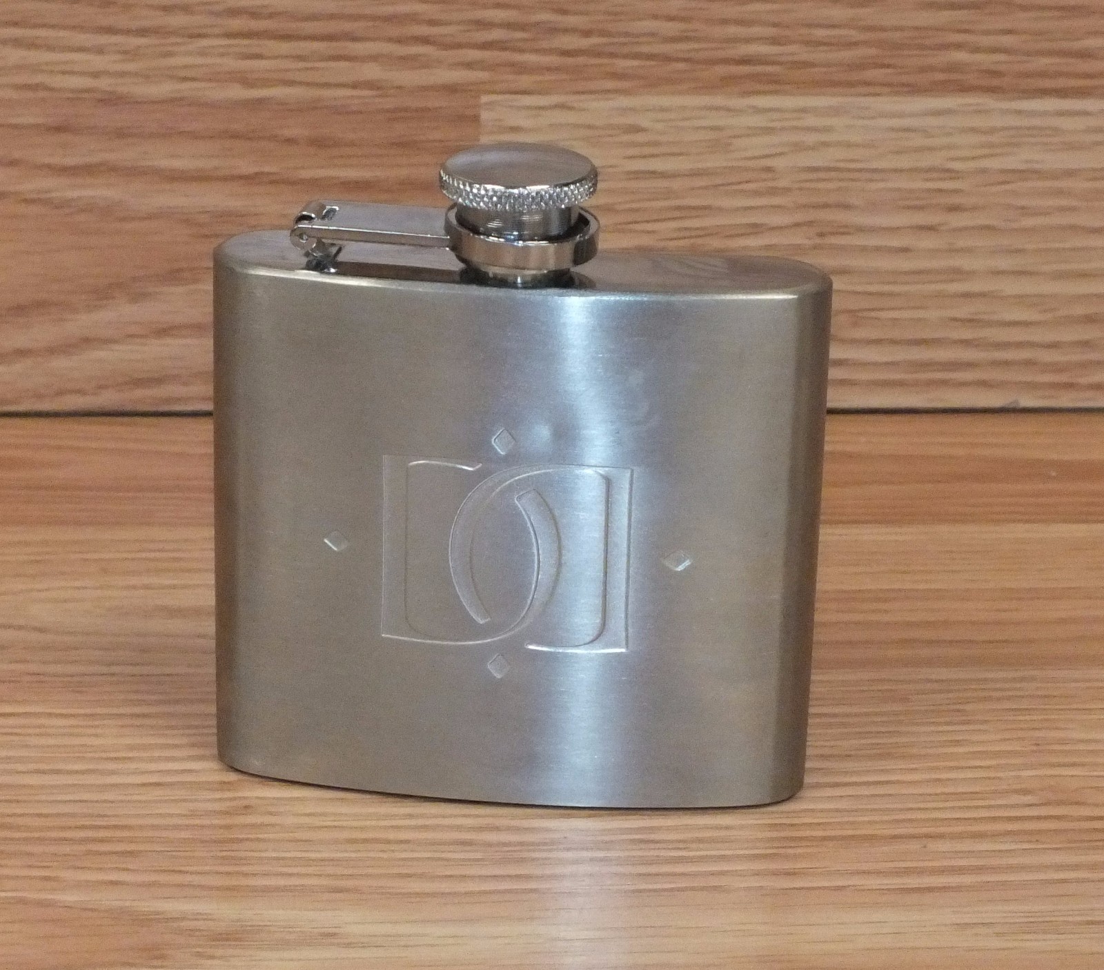 Unbranded/Generic Stainless Steel 5 OZ. Flask With Design On Front Only *READ* gallery