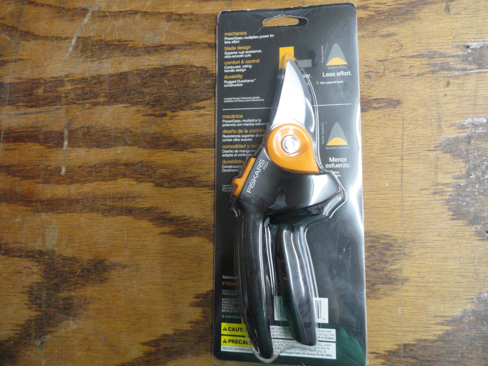 Fiskars P552 Pruner PowerGear2 Titanium Blade 3/4" Cut Orange Black Smooth Cuts gallery