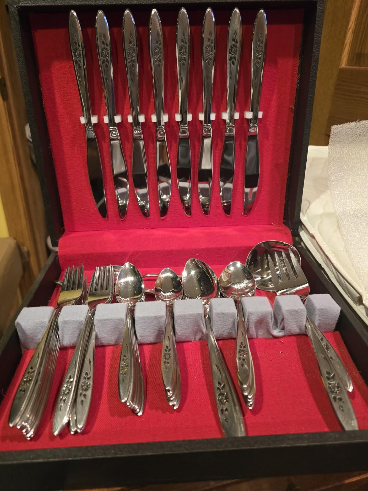 Oneida - Rose Shadow Flatware. 54 Pieces Including (8) 5 Piece Place Settings gallery