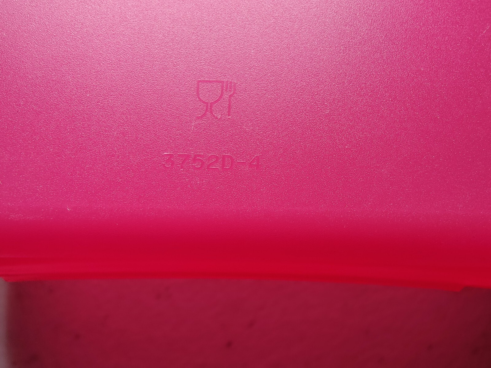 NEW Tupperware Sandwich Keeper 5 in Square Clamshell Pink #3752D-3 FREE SHIP!! gallery