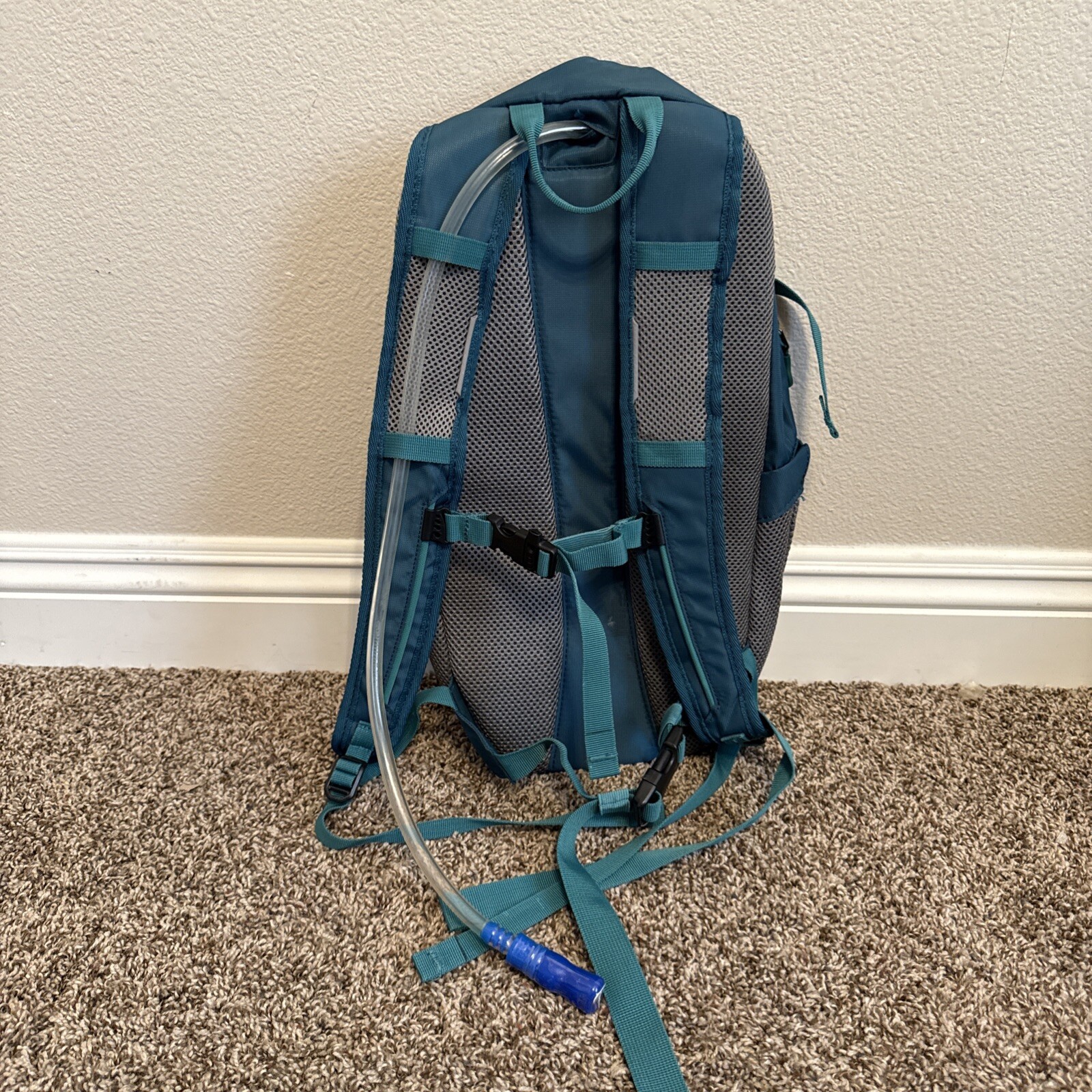 Embark Hiking Backpack Teal With Bladder 2