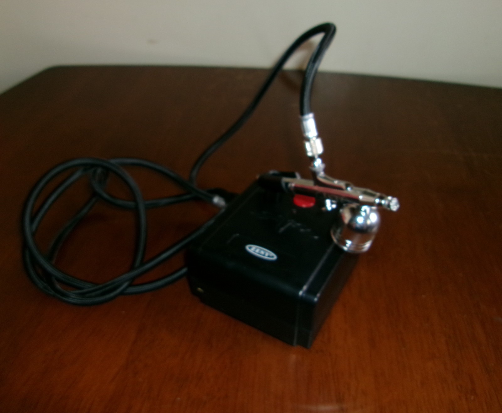 Zeny Mini Air Brush Compressor 12V. 25 PSI. gallery