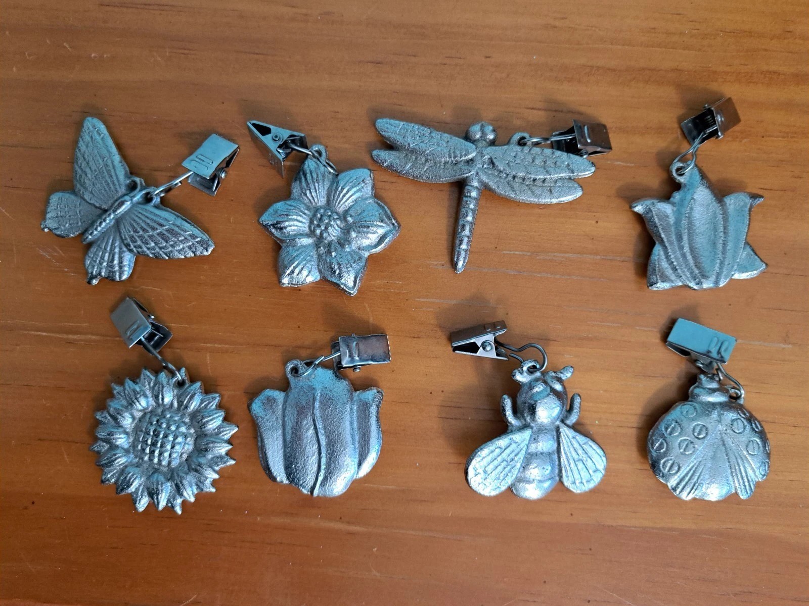 Decorative Flowers & Garden Tablecloth Clips Weighted gallery