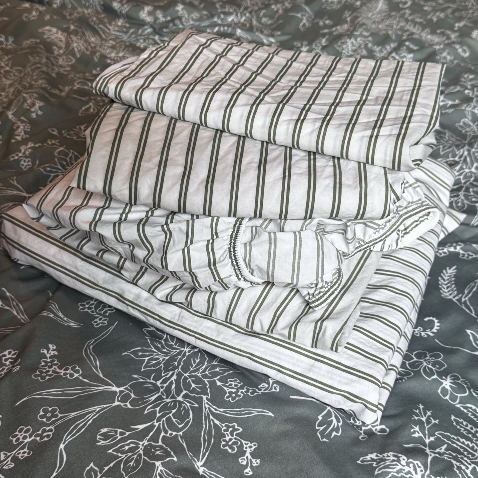 Brooklinen Cooling Cotton Percale Core Sheet Set Tandem Stripe Fresh Moss Queen gallery