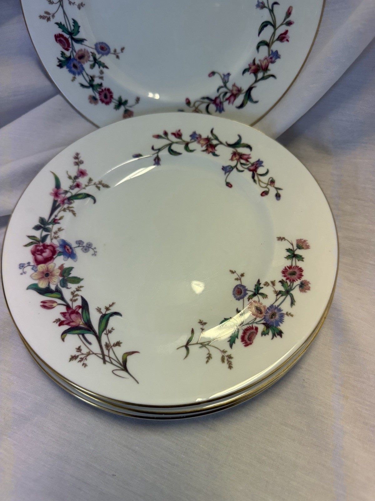 Wedgwood Devon Sprays Bone China 7" Floral Round Dinner Plates Set of 4 gallery