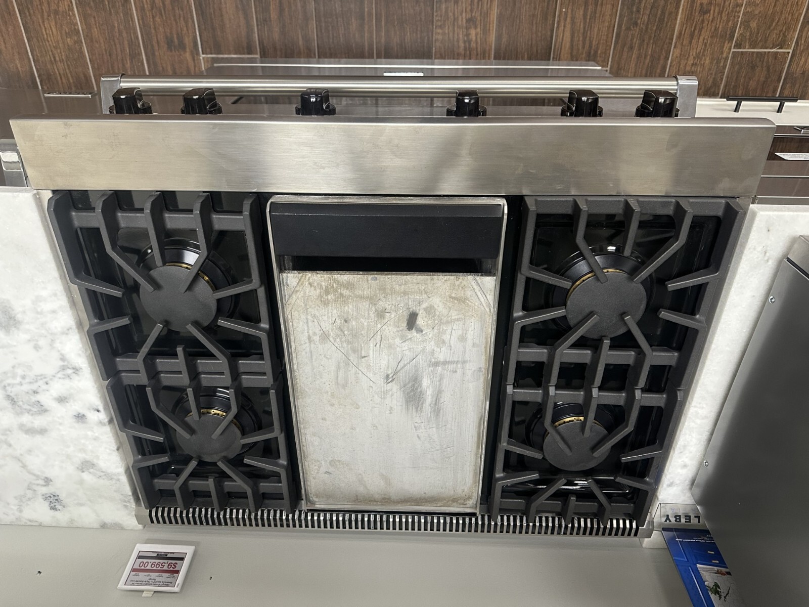 Viking Display 5 Series 36" Gas Range with 4 Burners and a Griddle VGR5364GSS gallery
