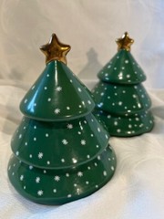 2 CELLER HOLIDAY STONWARE COCOTTES TREES